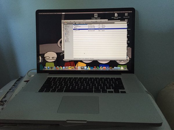 tweet: Booted my MBP17″ (needed a CD-ROM drive), man I mi…